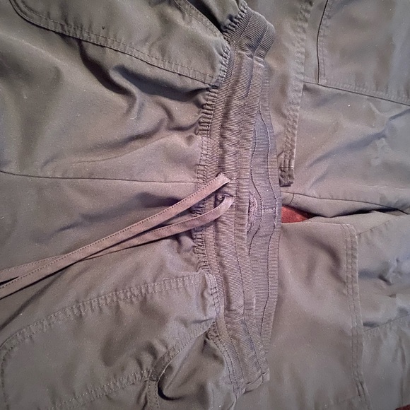 Miscellaneous mismatched package. 3 tops and 2 pants - Picture 9 of 9